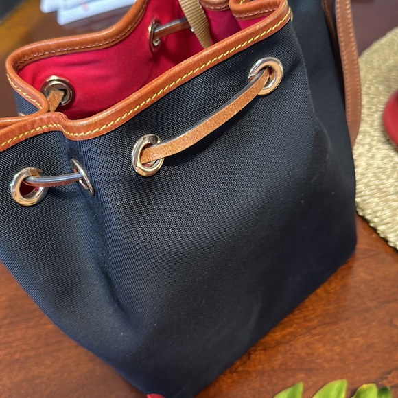 D&B Crossbody - Picture 3 of 7